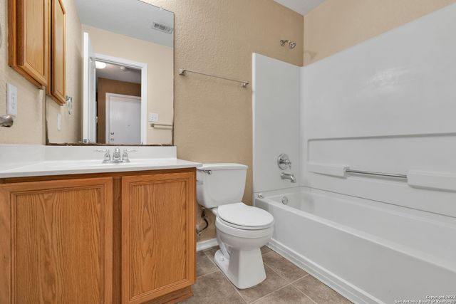 8811 Laguna Fls, San Antonio, TX 78251