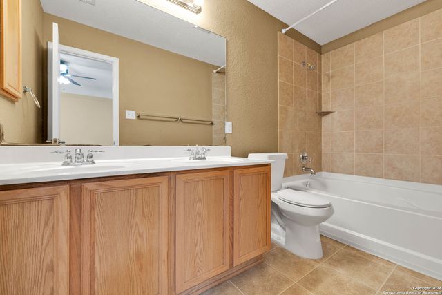 8811 Laguna Fls, San Antonio, TX 78251
