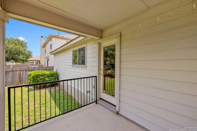 8811 Laguna Fls, San Antonio, TX 78251