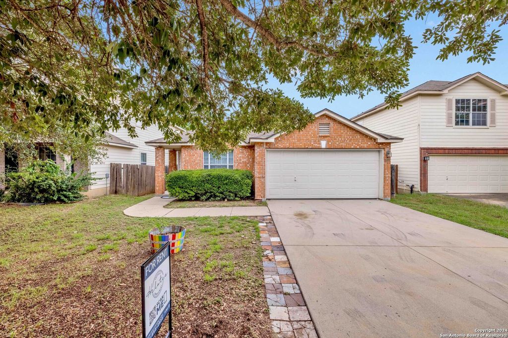 8811 Laguna Fls, San Antonio, TX 78251