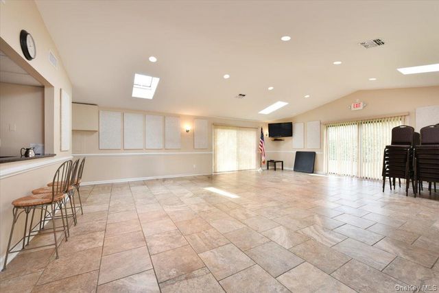 1 Anchorage Way 1108, Freeport, NY 11520