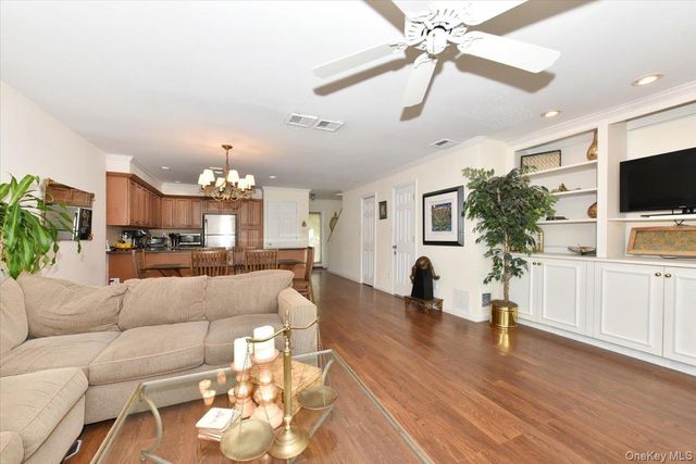 1 Anchorage Way 1108, Freeport, NY 11520