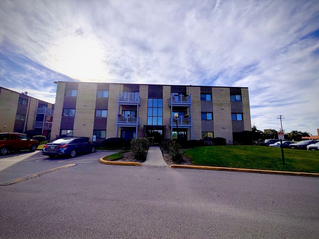 674 Pinecrest Drive 302, Prospect Heights, IL 60070 — exterior