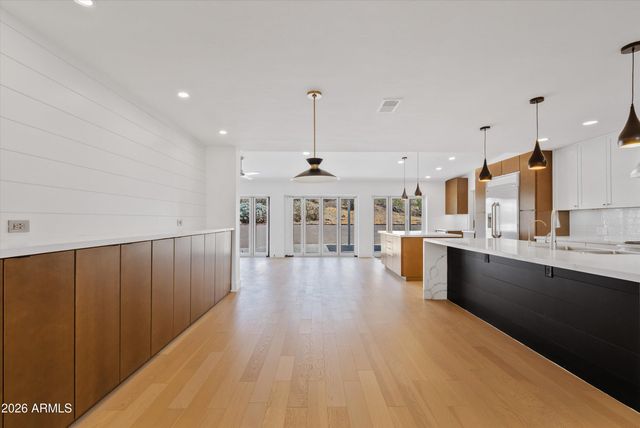 8515 N 13th Place, Phoenix, AZ 85020