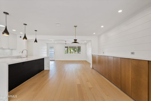 8515 N 13th Place, Phoenix, AZ 85020