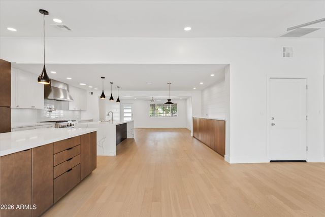 8515 N 13th Place, Phoenix, AZ 85020