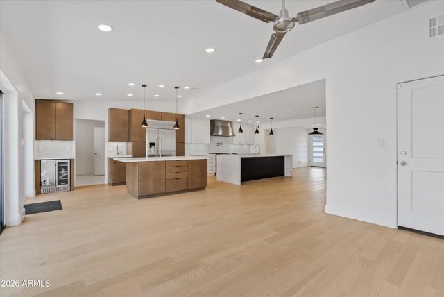 8515 N 13th Place, Phoenix, AZ 85020