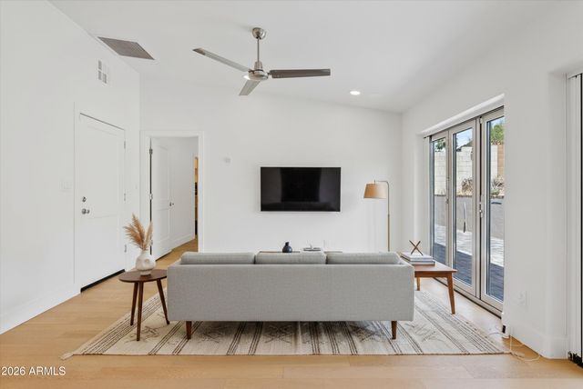 8515 N 13th Place, Phoenix, AZ 85020