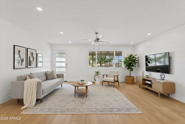 8515 N 13th Place, Phoenix, AZ 85020