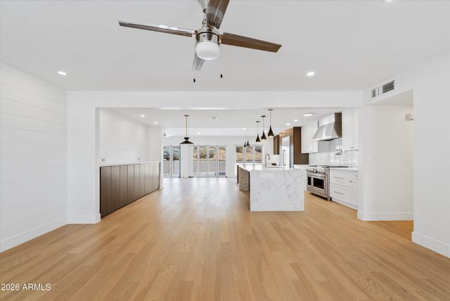 8515 N 13th Place, Phoenix, AZ 85020