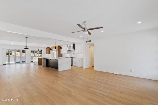 8515 N 13th Place, Phoenix, AZ 85020