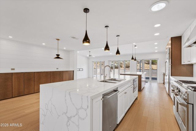 8515 N 13th Place, Phoenix, AZ 85020