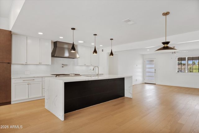 8515 N 13th Place, Phoenix, AZ 85020