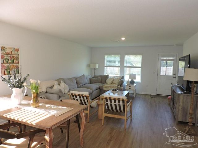 4664 Carlstrom Ln, Pensacola, FL 32507