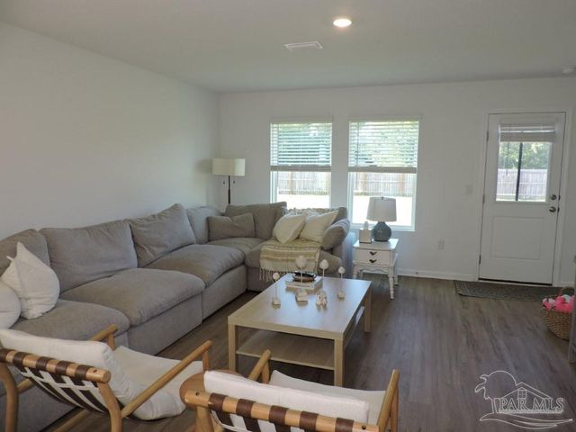 4664 Carlstrom Ln, Pensacola, FL 32507