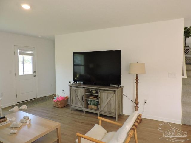 4664 Carlstrom Ln, Pensacola, FL 32507