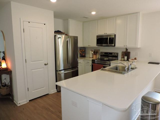 4664 Carlstrom Ln, Pensacola, FL 32507