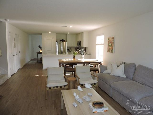 4664 Carlstrom Ln, Pensacola, FL 32507