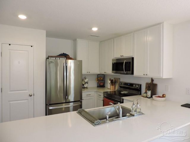 4664 Carlstrom Ln, Pensacola, FL 32507