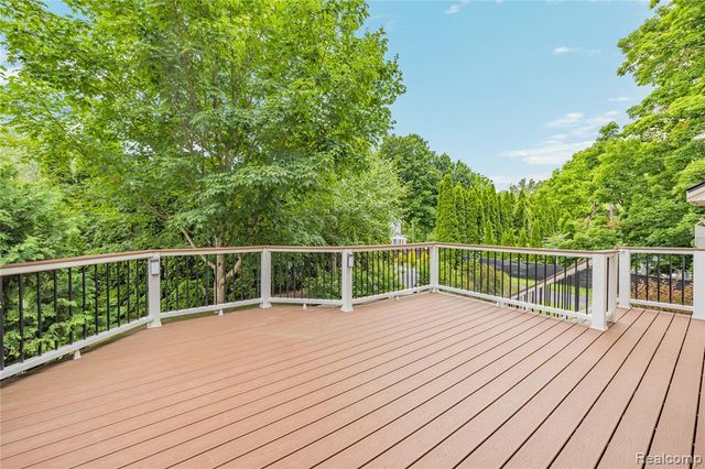 730 Leon Road, Walled Lake, MI 48390