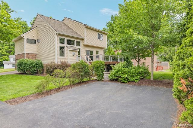730 Leon Road, Walled Lake, MI 48390