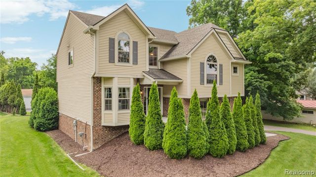 730 Leon Road, Walled Lake, MI 48390