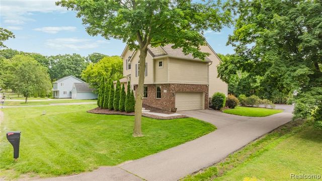 730 Leon Road, Walled Lake, MI 48390