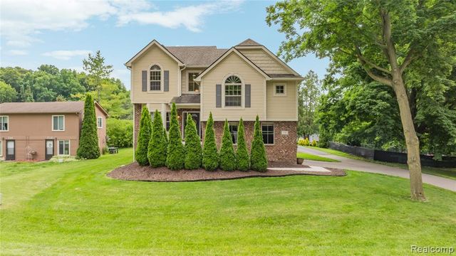 730 Leon Road, Walled Lake, MI 48390
