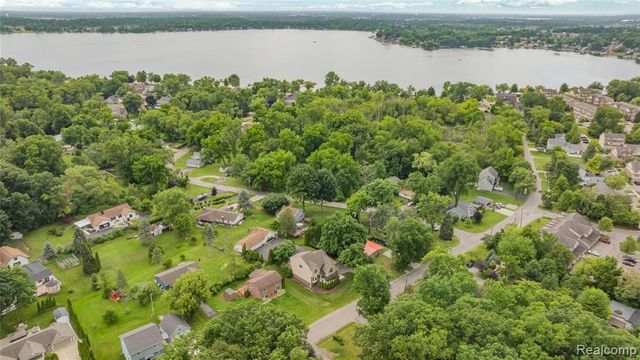 730 Leon Road, Walled Lake, MI 48390