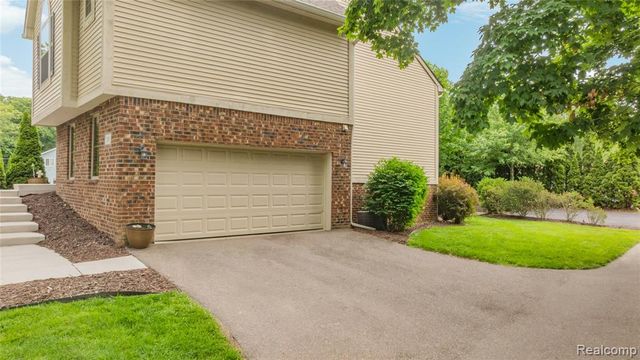 730 Leon Road, Walled Lake, MI 48390