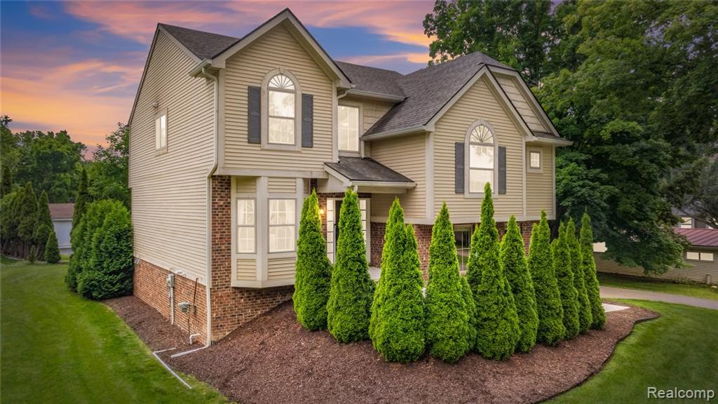 730 Leon Road, Walled Lake, MI 48390