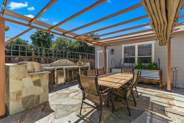 416 San Lorenzo Ct, Sonoma, CA 95476