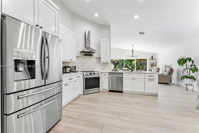 550 NW 110th Ave, Plantation, FL 33324