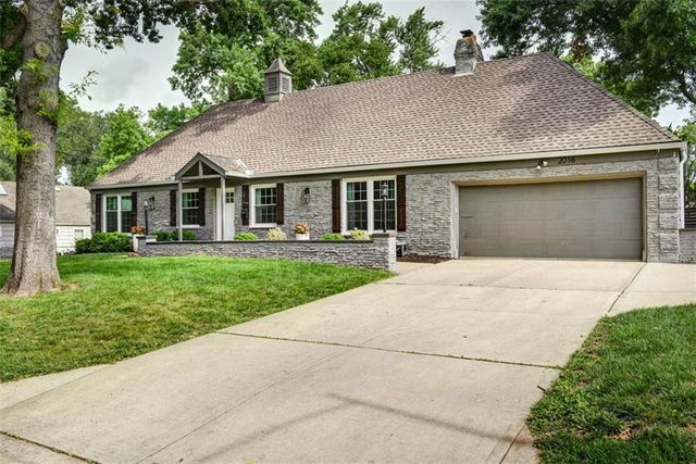 2016 W 83rd Terrace, Leawood, KS 66206