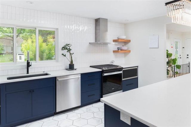 2016 W 83rd Terrace, Leawood, KS 66206