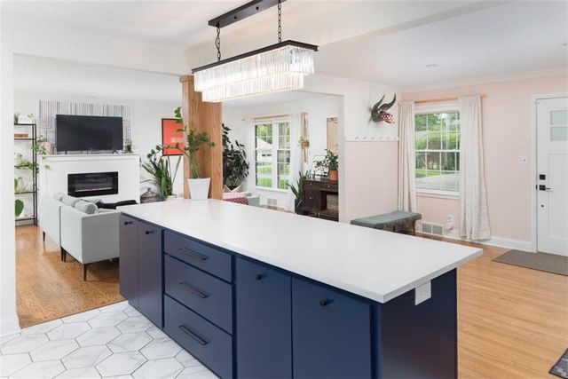 2016 W 83rd Terrace, Leawood, KS 66206