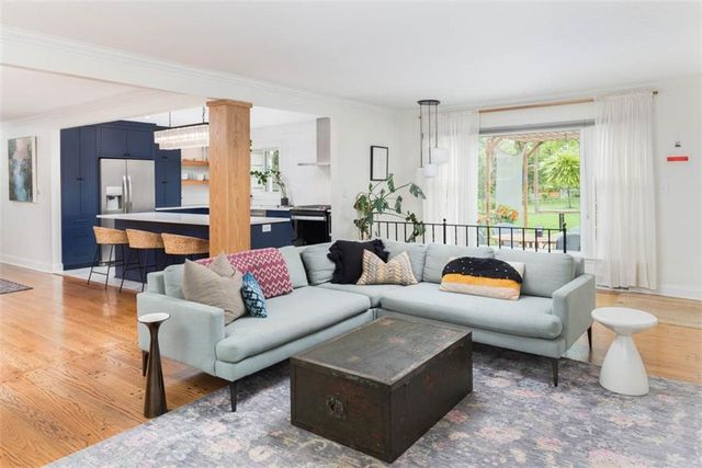 2016 W 83rd Terrace, Leawood, KS 66206
