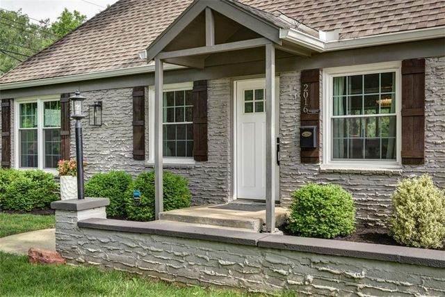 2016 W 83rd Terrace, Leawood, KS 66206