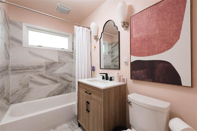 2016 W 83rd Terrace, Leawood, KS 66206