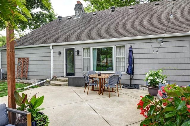 2016 W 83rd Terrace, Leawood, KS 66206