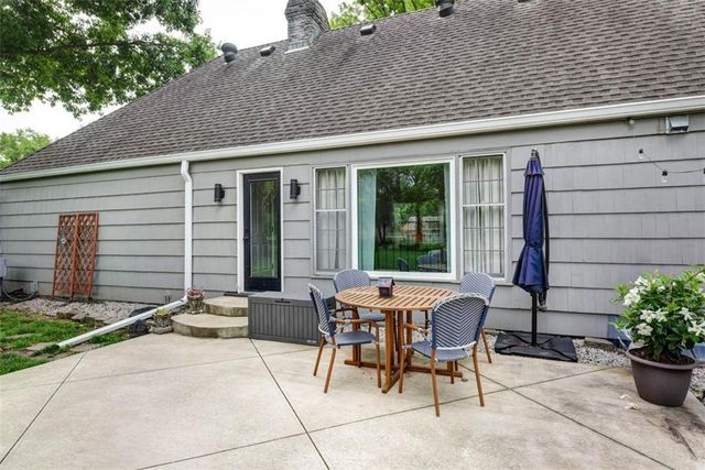 2016 W 83rd Terrace, Leawood, KS 66206