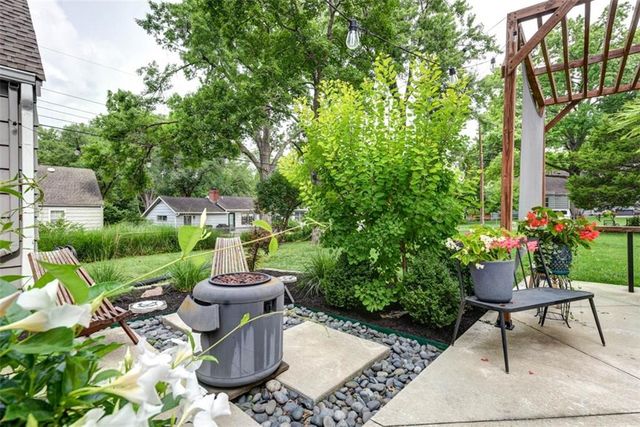 2016 W 83rd Terrace, Leawood, KS 66206