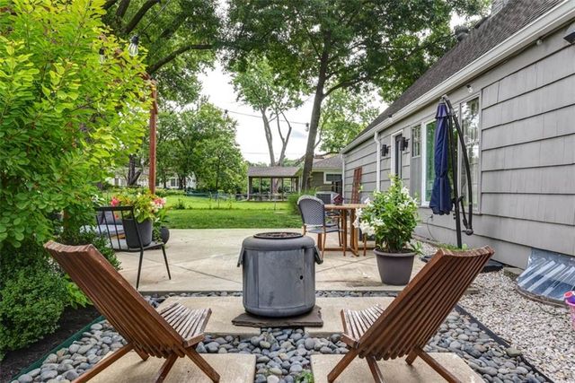 2016 W 83rd Terrace, Leawood, KS 66206