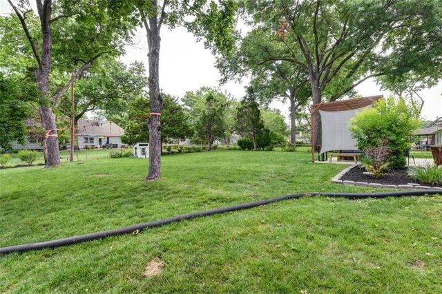2016 W 83rd Terrace, Leawood, KS 66206