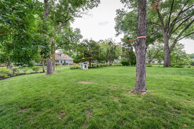 2016 W 83rd Terrace, Leawood, KS 66206