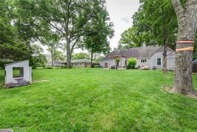 2016 W 83rd Terrace, Leawood, KS 66206