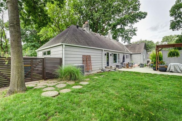 2016 W 83rd Terrace, Leawood, KS 66206