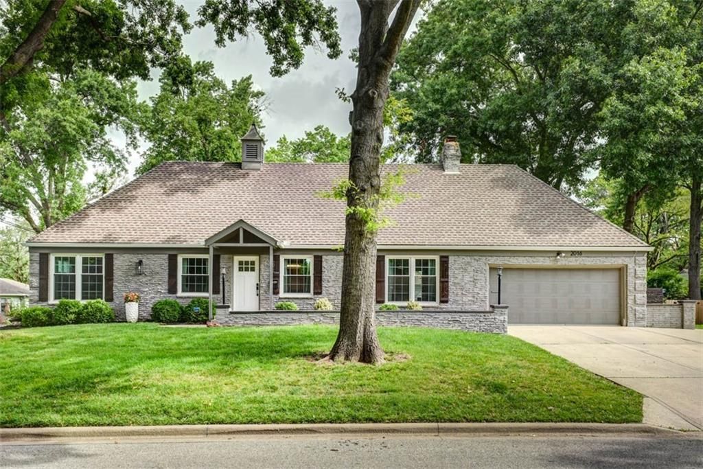 2016 W 83rd Terrace, Leawood, KS 66206