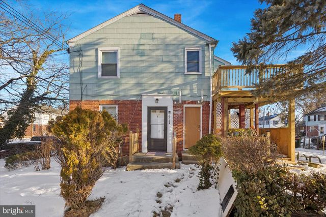 206 W PARKWAY AVE, Chester, PA 19013