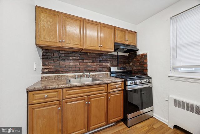 206 W PARKWAY AVE, Chester, PA 19013